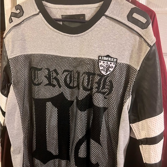 Selling a new without tags a WTO2 sweatshirt. - Picture 1 of 3